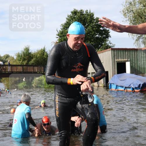 31.08.2025 - Elbe Triathlon Hamburg Luisa Fischer http://msf.ph/oto/8685021 31.08.2025 10:32:52 Schwimmen 1252, 1275, 1300, 1314, 1318, 1320, 1322 meine-sportfotos.de