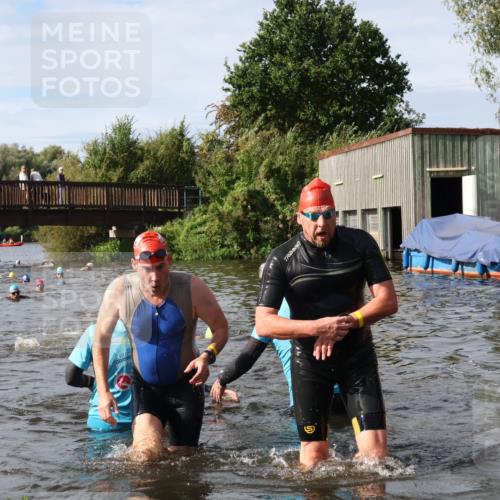 31.08.2025 - Elbe Triathlon Hamburg Luisa Fischer http://msf.ph/oto/8685025 31.08.2025 10:32:54 Schwimmen 1252, 1275, 1300, 1314, 1320 meine-sportfotos.de