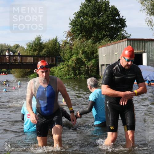 31.08.2025 - Elbe Triathlon Hamburg Luisa Fischer http://msf.ph/oto/8685028 31.08.2025 10:32:54 Schwimmen 1252, 1275, 1300, 1314, 1320 meine-sportfotos.de
