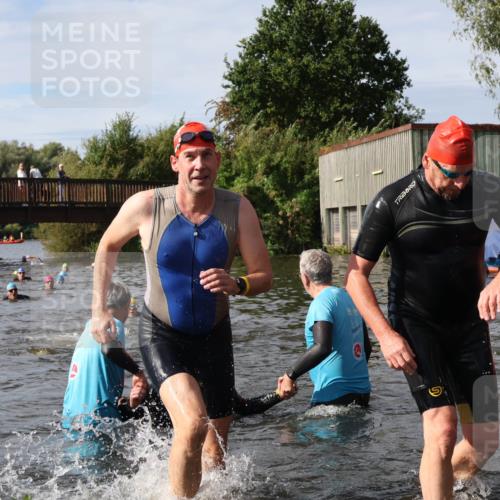 31.08.2025 - Elbe Triathlon Hamburg Luisa Fischer http://msf.ph/oto/8685032 31.08.2025 10:32:55 Schwimmen 1252, 1275, 1300, 1314, 1320 meine-sportfotos.de