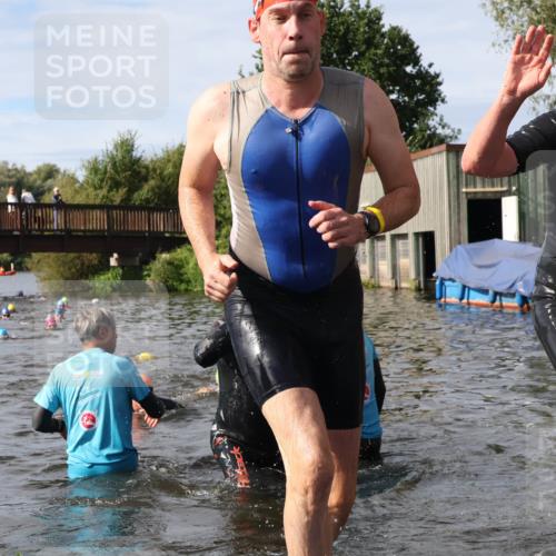 31.08.2025 - Elbe Triathlon Hamburg Luisa Fischer http://msf.ph/oto/8685036 31.08.2025 10:32:56 Schwimmen 1252, 1261, 1275, 1300, 1314, 1320 meine-sportfotos.de
