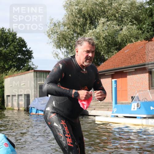 31.08.2025 - Elbe Triathlon Hamburg Luisa Fischer http://msf.ph/oto/8685044 31.08.2025 10:32:59 Schwimmen 1252, 1261, 1275, 1300, 1334 meine-sportfotos.de