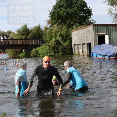 31.08.2025 - Elbe Triathlon Hamburg Luisa Fischer http://msf.ph/oto/8685046 31.08.2025 10:33:01 Schwimmen 1261, 1275, 1300, 1334 meine-sportfotos.de
