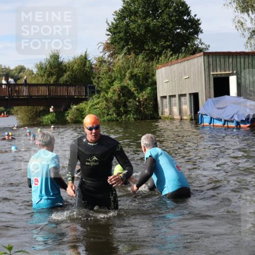 31.08.2025 - Elbe Triathlon Hamburg Luisa Fischer http://msf.ph/oto/8685047 31.08.2025 10:33:02 Schwimmen 1261, 1275, 1334 meine-sportfotos.de