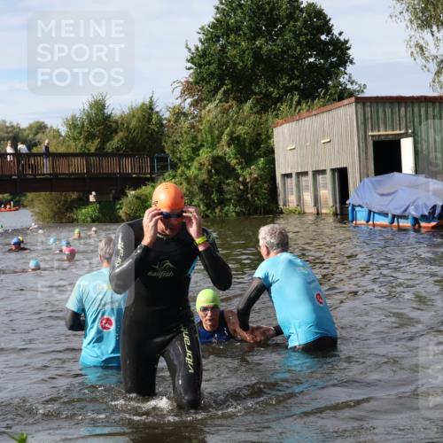 31.08.2025 - Elbe Triathlon Hamburg Luisa Fischer http://msf.ph/oto/8685052 31.08.2025 10:33:03 Schwimmen 1261, 1275, 1332, 1334 meine-sportfotos.de