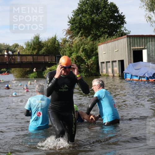 31.08.2025 - Elbe Triathlon Hamburg Luisa Fischer http://msf.ph/oto/8685054 31.08.2025 10:33:03 Schwimmen 1261, 1275, 1332, 1334 meine-sportfotos.de