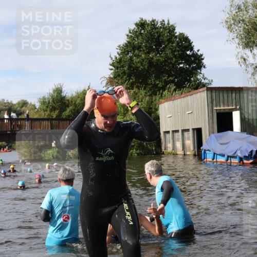 31.08.2025 - Elbe Triathlon Hamburg Luisa Fischer http://msf.ph/oto/8685058 31.08.2025 10:33:04 Schwimmen 1261, 1275, 1332, 1334 meine-sportfotos.de