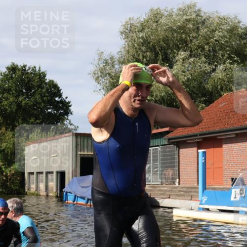 31.08.2025 - Elbe Triathlon Hamburg Luisa Fischer http://msf.ph/oto/8685068 31.08.2025 10:33:08 Schwimmen 1261, 1317, 1332, 1334 meine-sportfotos.de