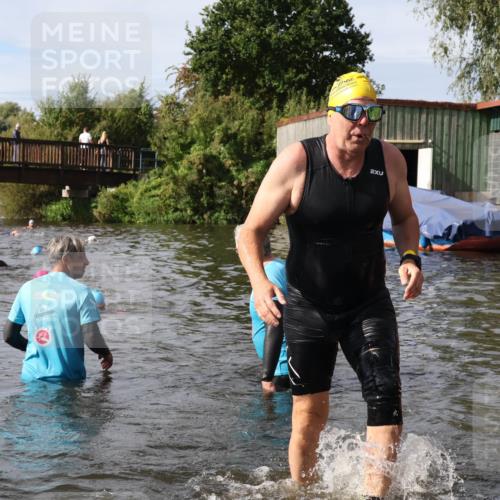 31.08.2025 - Elbe Triathlon Hamburg Luisa Fischer http://msf.ph/oto/8685088 31.08.2025 10:33:14 Schwimmen 1317, 1332 meine-sportfotos.de