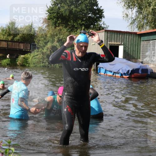 31.08.2025 - Elbe Triathlon Hamburg Luisa Fischer http://msf.ph/oto/8685096 31.08.2025 10:33:25 Schwimmen 1259, 1268, 1270, 1308 meine-sportfotos.de