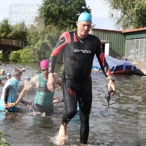 31.08.2025 - Elbe Triathlon Hamburg Luisa Fischer http://msf.ph/oto/8685101 31.08.2025 10:33:26 Schwimmen 1259, 1268, 1270, 1308 meine-sportfotos.de