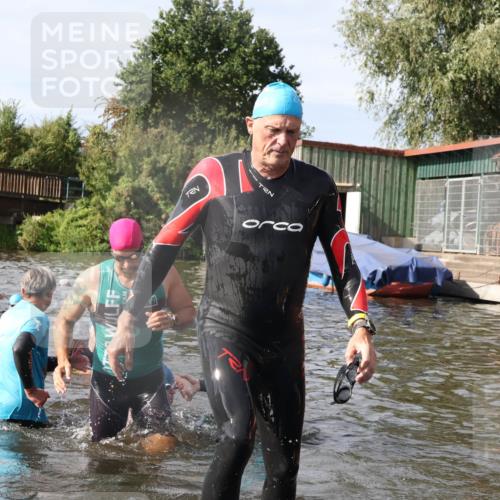 31.08.2025 - Elbe Triathlon Hamburg Luisa Fischer http://msf.ph/oto/8685102 31.08.2025 10:33:27 Schwimmen 1259, 1268, 1270, 1308 meine-sportfotos.de