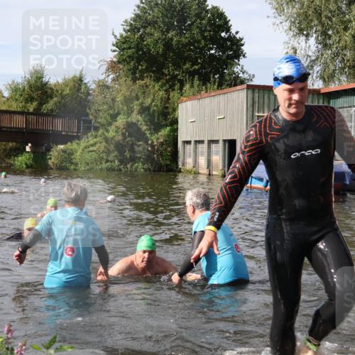 31.08.2025 - Elbe Triathlon Hamburg Luisa Fischer http://msf.ph/oto/8685135 31.08.2025 10:33:34 Schwimmen 1259, 1268, 1270, 1308, 1325 meine-sportfotos.de