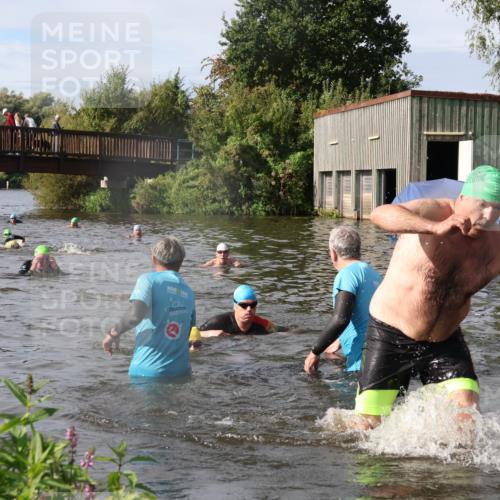 31.08.2025 - Elbe Triathlon Hamburg Luisa Fischer http://msf.ph/oto/8685151 31.08.2025 10:33:38 Schwimmen 1259, 1313, 1316, 1325 meine-sportfotos.de