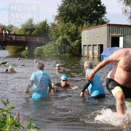 31.08.2025 - Elbe Triathlon Hamburg Luisa Fischer http://msf.ph/oto/8685153 31.08.2025 10:33:38 Schwimmen 1259, 1313, 1316, 1325 meine-sportfotos.de
