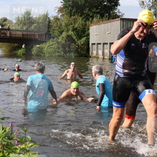 31.08.2025 - Elbe Triathlon Hamburg Luisa Fischer http://msf.ph/oto/8685174 31.08.2025 10:33:44 Schwimmen 1313, 1316, 1340 meine-sportfotos.de