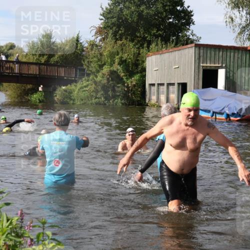 31.08.2025 - Elbe Triathlon Hamburg Luisa Fischer http://msf.ph/oto/8685179 31.08.2025 10:33:47 Schwimmen 1313, 1316, 1340 meine-sportfotos.de