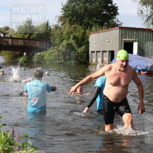 31.08.2025 - Elbe Triathlon Hamburg Luisa Fischer http://msf.ph/oto/8685181 31.08.2025 10:33:48 Schwimmen 1313, 1316, 1340 meine-sportfotos.de