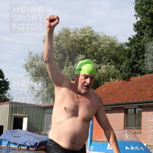 31.08.2025 - Elbe Triathlon Hamburg Luisa Fischer http://msf.ph/oto/8685191 31.08.2025 10:33:50 Schwimmen 1316, 1336, 1340 meine-sportfotos.de