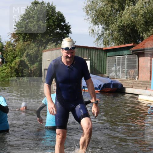 31.08.2025 - Elbe Triathlon Hamburg Luisa Fischer http://msf.ph/oto/8685223 31.08.2025 10:34:05 Schwimmen 1267, 1328, 1343 meine-sportfotos.de