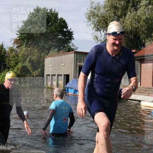 31.08.2025 - Elbe Triathlon Hamburg Luisa Fischer http://msf.ph/oto/8685227 31.08.2025 10:34:06 Schwimmen 1267, 1328, 1343 meine-sportfotos.de