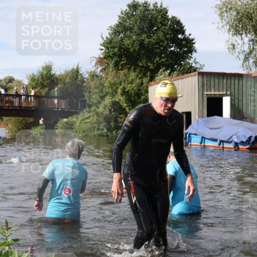 31.08.2025 - Elbe Triathlon Hamburg Luisa Fischer http://msf.ph/oto/8685234 31.08.2025 10:34:07 Schwimmen 1267, 1328, 1342, 1343 meine-sportfotos.de