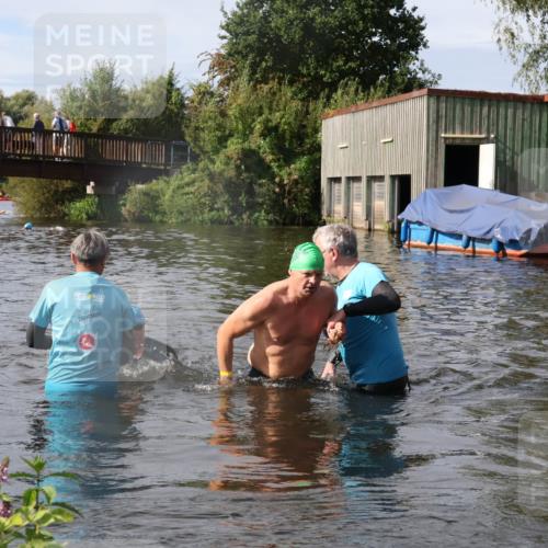 31.08.2025 - Elbe Triathlon Hamburg Luisa Fischer http://msf.ph/oto/8685247 31.08.2025 10:34:23 Schwimmen 1276, 1339 meine-sportfotos.de