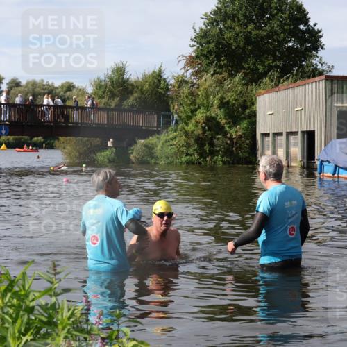 31.08.2025 - Elbe Triathlon Hamburg Luisa Fischer http://msf.ph/oto/8685281 31.08.2025 10:35:11 Schwimmen 1333 meine-sportfotos.de