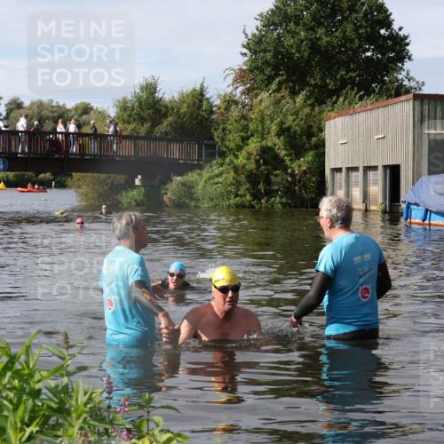 31.08.2025 - Elbe Triathlon Hamburg Luisa Fischer http://msf.ph/oto/8685285 31.08.2025 10:35:12 Schwimmen 1333 meine-sportfotos.de