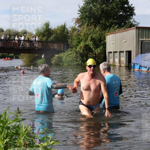 31.08.2025 - Elbe Triathlon Hamburg Luisa Fischer http://msf.ph/oto/8685295 31.08.2025 10:35:14 Schwimmen 1294, 1333 meine-sportfotos.de