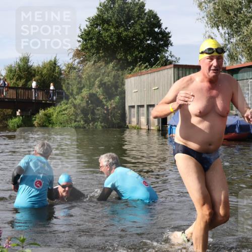 31.08.2025 - Elbe Triathlon Hamburg Luisa Fischer http://msf.ph/oto/8685311 31.08.2025 10:35:17 Schwimmen 1294, 1333 meine-sportfotos.de