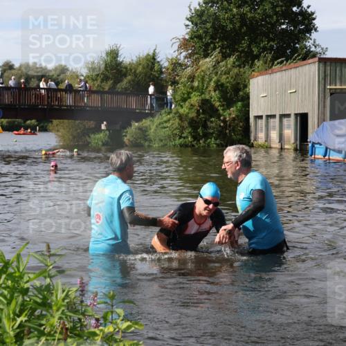 31.08.2025 - Elbe Triathlon Hamburg Luisa Fischer http://msf.ph/oto/8685313 31.08.2025 10:35:19 Schwimmen 1294, 1333 meine-sportfotos.de