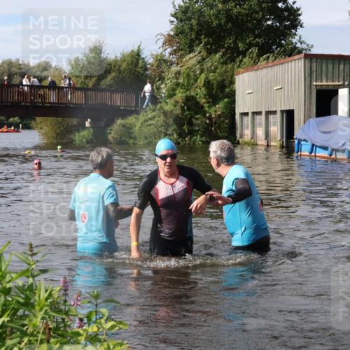 31.08.2025 - Elbe Triathlon Hamburg Luisa Fischer http://msf.ph/oto/8685316 31.08.2025 10:35:19 Schwimmen 1294, 1333 meine-sportfotos.de
