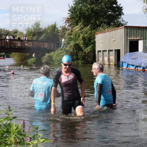 31.08.2025 - Elbe Triathlon Hamburg Luisa Fischer http://msf.ph/oto/8685319 31.08.2025 10:35:20 Schwimmen 1294, 1333 meine-sportfotos.de