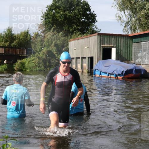 31.08.2025 - Elbe Triathlon Hamburg Luisa Fischer http://msf.ph/oto/8685324 31.08.2025 10:35:21 Schwimmen 1294, 1333 meine-sportfotos.de
