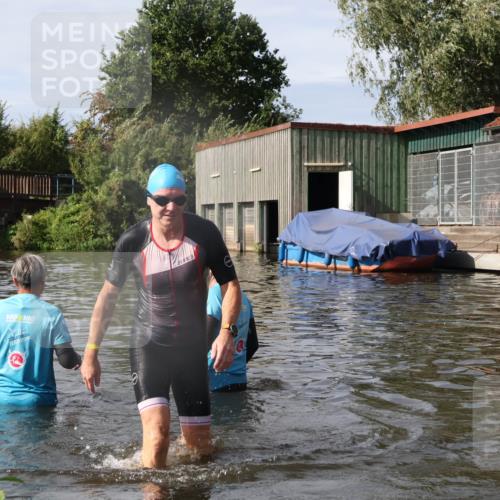 31.08.2025 - Elbe Triathlon Hamburg Luisa Fischer http://msf.ph/oto/8685326 31.08.2025 10:35:21 Schwimmen 1294, 1333 meine-sportfotos.de