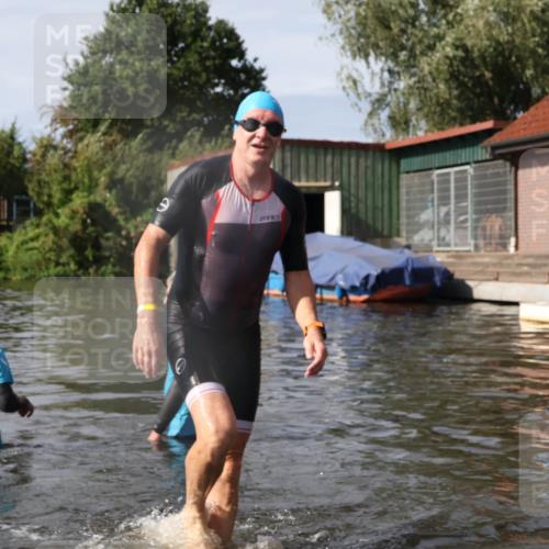 31.08.2025 - Elbe Triathlon Hamburg Luisa Fischer http://msf.ph/oto/8685330 31.08.2025 10:35:22 Schwimmen 1294, 1333 meine-sportfotos.de