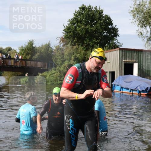 31.08.2025 - Elbe Triathlon Hamburg Luisa Fischer http://msf.ph/oto/8685365 31.08.2025 10:36:15 Schwimmen 1271, 1284 meine-sportfotos.de