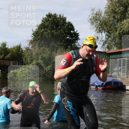 31.08.2025 - Elbe Triathlon Hamburg Luisa Fischer http://msf.ph/oto/8685368 31.08.2025 10:36:16 Schwimmen 1271, 1284 meine-sportfotos.de