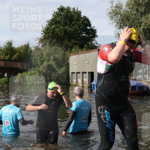 31.08.2025 - Elbe Triathlon Hamburg Luisa Fischer http://msf.ph/oto/8685369 31.08.2025 10:36:16 Schwimmen 1271, 1284 meine-sportfotos.de