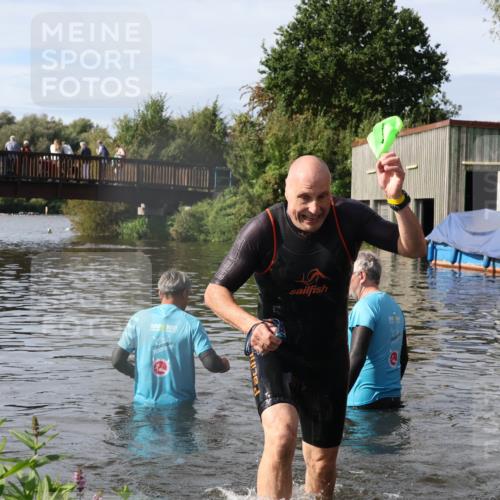 31.08.2025 - Elbe Triathlon Hamburg Luisa Fischer http://msf.ph/oto/8685375 31.08.2025 10:36:18 Schwimmen 1271, 1284 meine-sportfotos.de