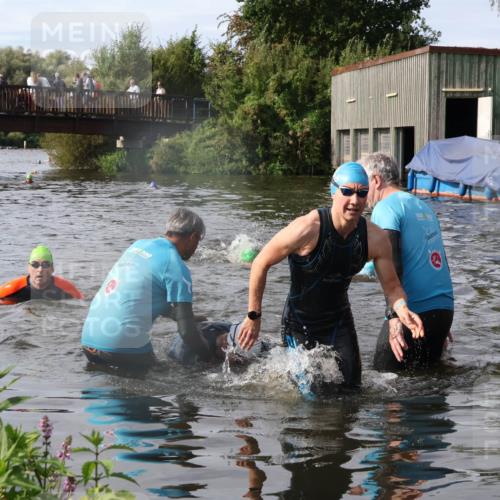 31.08.2025 - Elbe Triathlon Hamburg Luisa Fischer http://msf.ph/oto/8685386 31.08.2025 10:37:21 Schwimmen 1309, 1352, 1379 meine-sportfotos.de