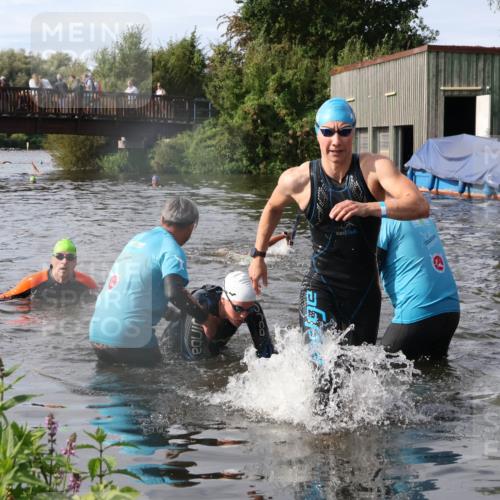 31.08.2025 - Elbe Triathlon Hamburg Luisa Fischer http://msf.ph/oto/8685387 31.08.2025 10:37:22 Schwimmen 1309, 1352, 1379 meine-sportfotos.de