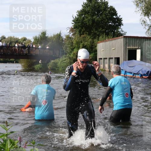 31.08.2025 - Elbe Triathlon Hamburg Luisa Fischer http://msf.ph/oto/8685394 31.08.2025 10:37:23 Schwimmen 1309, 1352, 1379, 1439 meine-sportfotos.de