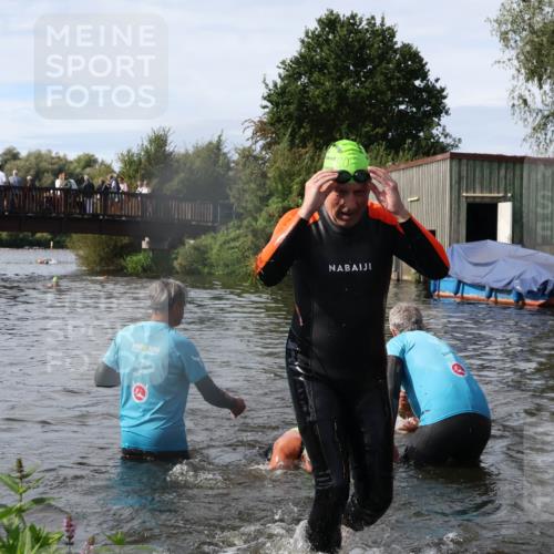 31.08.2025 - Elbe Triathlon Hamburg Luisa Fischer http://msf.ph/oto/8685409 31.08.2025 10:37:28 Schwimmen 1309, 1341, 1352, 1439 meine-sportfotos.de