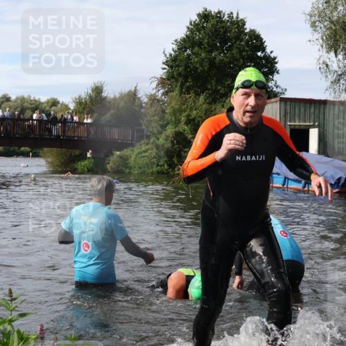 31.08.2025 - Elbe Triathlon Hamburg Luisa Fischer http://msf.ph/oto/8685411 31.08.2025 10:37:28 Schwimmen 1309, 1341, 1352, 1439 meine-sportfotos.de