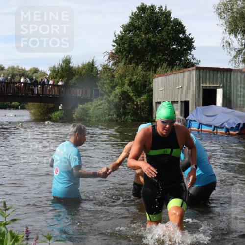 31.08.2025 - Elbe Triathlon Hamburg Luisa Fischer http://msf.ph/oto/8685412 31.08.2025 10:37:31 Schwimmen 1309, 1341, 1439 meine-sportfotos.de