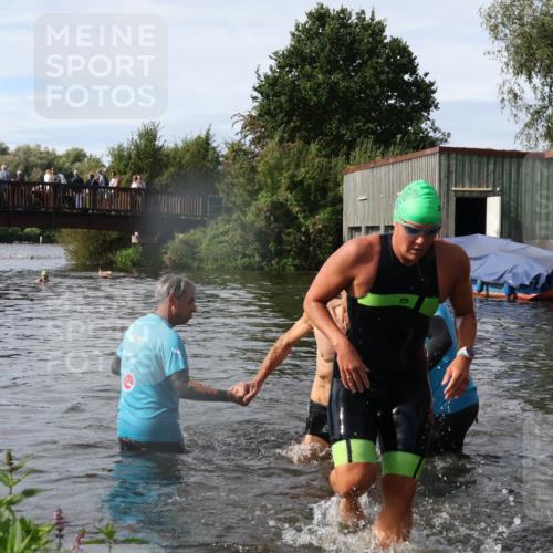 31.08.2025 - Elbe Triathlon Hamburg Luisa Fischer http://msf.ph/oto/8685414 31.08.2025 10:37:31 Schwimmen 1309, 1341, 1439 meine-sportfotos.de