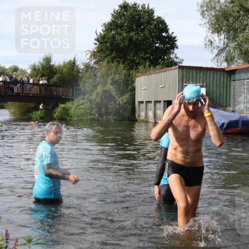 31.08.2025 - Elbe Triathlon Hamburg Luisa Fischer http://msf.ph/oto/8685424 31.08.2025 10:37:33 Schwimmen 1309, 1341, 1439 meine-sportfotos.de