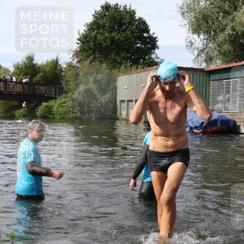 31.08.2025 - Elbe Triathlon Hamburg Luisa Fischer http://msf.ph/oto/8685427 31.08.2025 10:37:34 Schwimmen 1309, 1341, 1439 meine-sportfotos.de